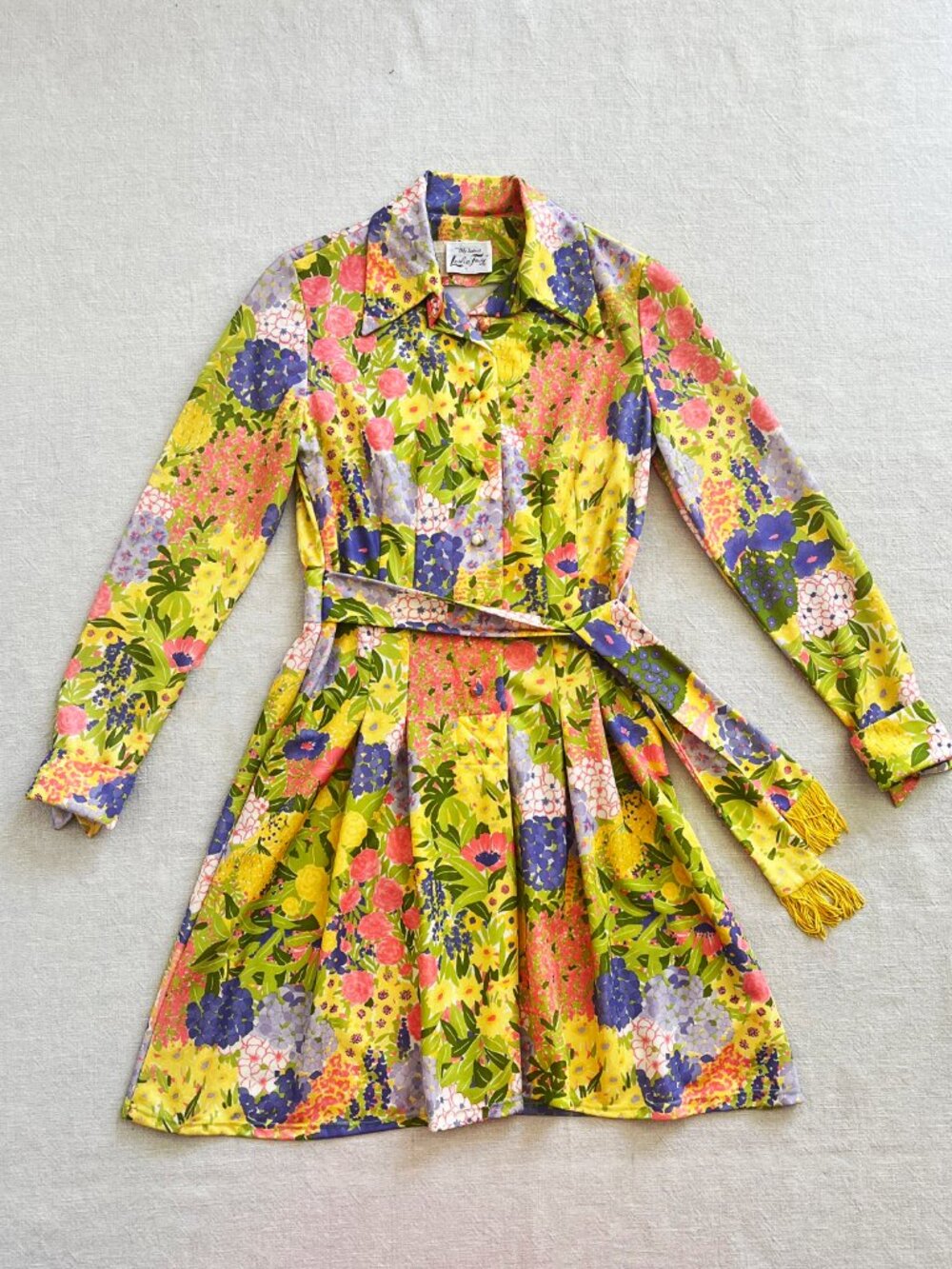 Vintage 70s Women's Leslie Fay Yellow Floral Print Long Sleeve Belted Dress